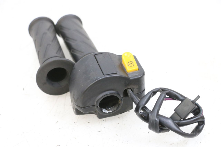 photo de INTERRUPTOR DERECHO PEUGEOT KISBEE 4T 50 (2010 - 2017) - Otra perspectiva