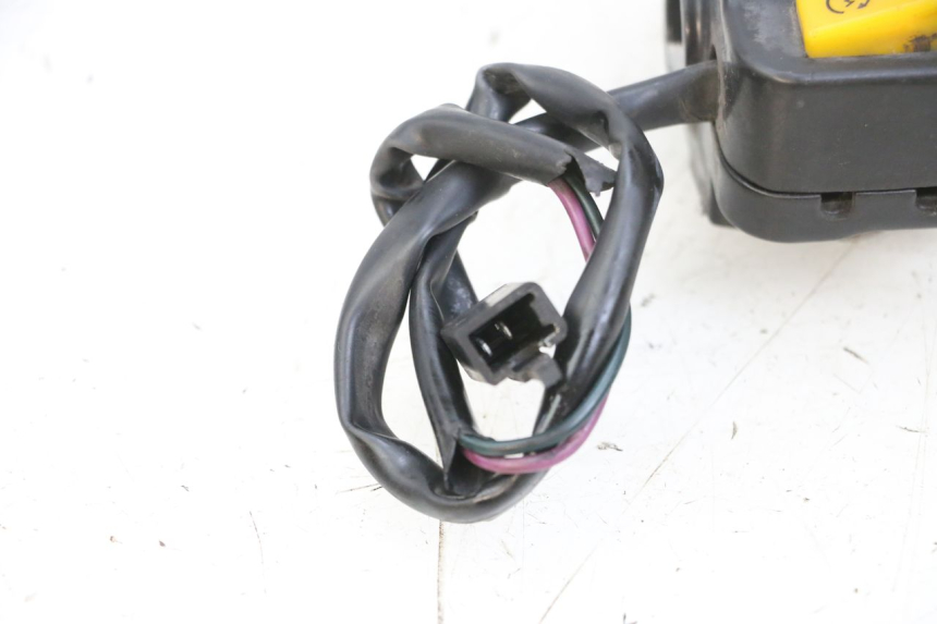 photo de INTERRUPTOR DERECHO PEUGEOT KISBEE 4T 50 (2010 - 2017) - Detalles de los puntos de fijación