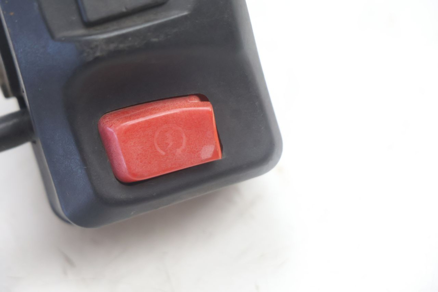 photo de INTERRUPTOR DERECHO PEUGEOT KISBEE 4T 50 (2018 - 2022) - Zoom estado de uso