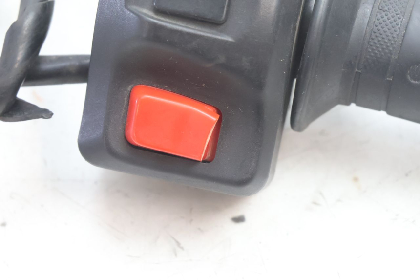 photo de INTERRUPTOR DERECHO PEUGEOT KISBEE 4T 50 (2010 - 2017) - Zoom estado de uso