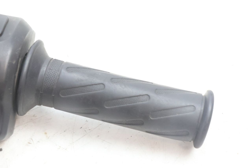 photo de INTERRUPTOR DERECHO PEUGEOT KISBEE 4T 50 (2010 - 2017) - Otra perspectiva