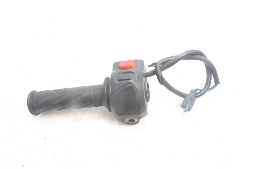 photo de INTERRUPTOR DERECHO PEUGEOT KISBEE 4T 50 (2010 - 2017) - Primer plano técnico