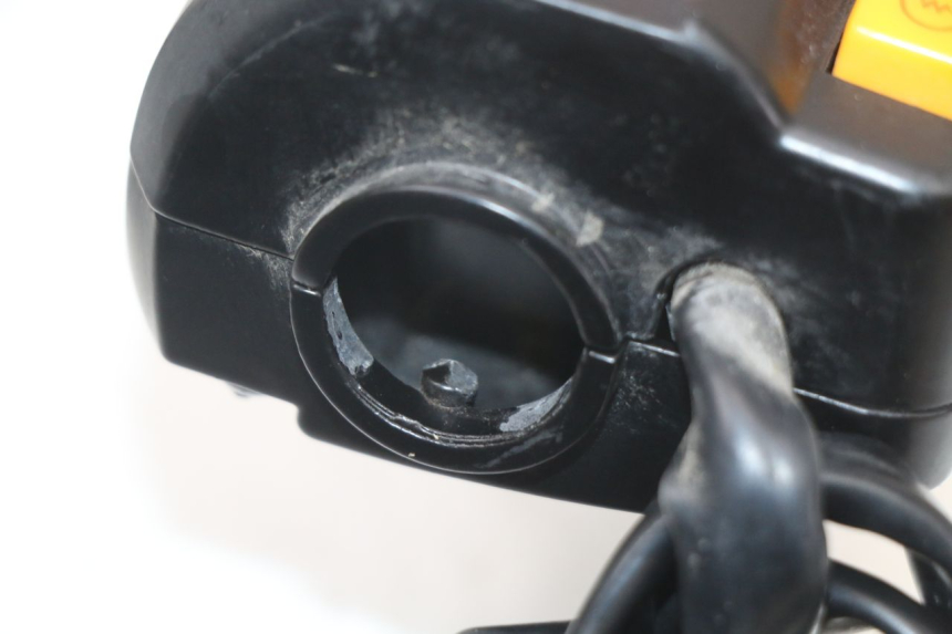 photo de CONMUTADOR DERECHA ORCAL KITE 4T 50 (2019 - 2023) - Detalles de los puntos de fijación