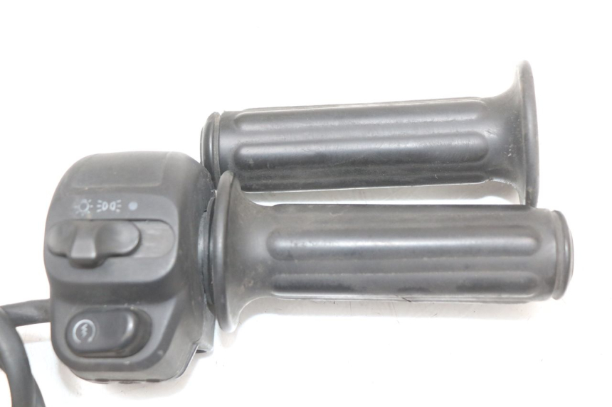 photo de CONMUTADOR DERECHA RENAULT KOURANOS 125 (2001 - 2004) - Zoom estado de uso