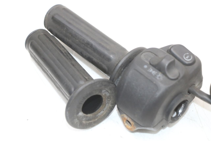 photo de CONMUTADOR DERECHA RENAULT KOURANOS 125 (2001 - 2004) - Primer plano técnico