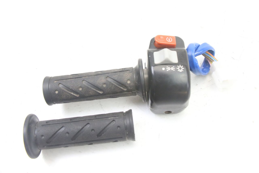 photo de INTERRUPTOR DERECHO KYMCO AGILITY 4T 50 (2005 - 2018) - Zoom estado de uso