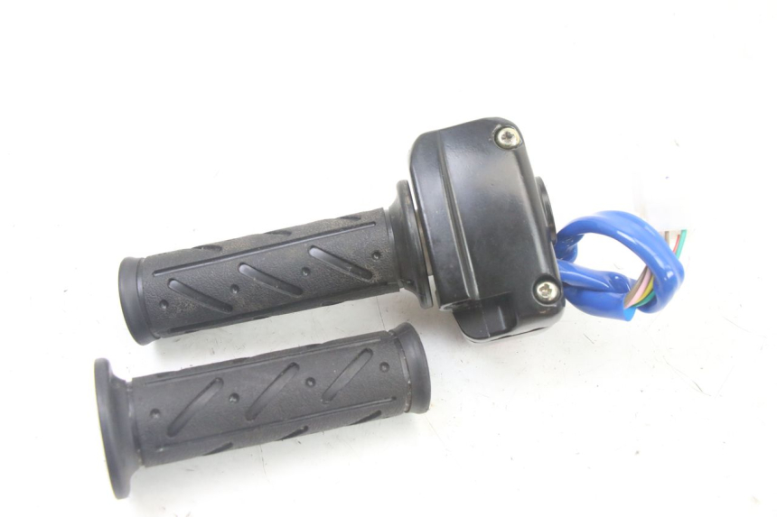 photo de INTERRUPTOR DERECHO KYMCO AGILITY 4T 50 (2005 - 2018) - Otra perspectiva