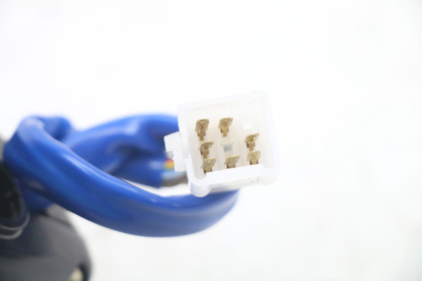 photo de INTERRUPTOR DERECHO KYMCO AGILITY 4T 50 (2005 - 2018) - Detalles de los puntos de fijación