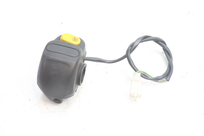photo de INTERRUPTOR DERECHO PEUGEOT LUDIX BLASTER 50 (2006 - 2014) - Zoom estado de uso
