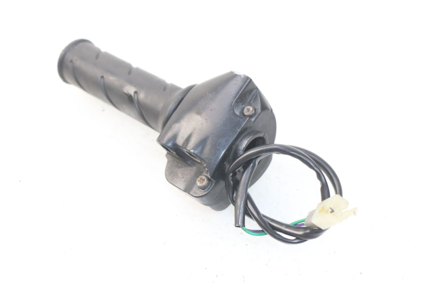 photo de INTERRUPTOR DERECHO PEUGEOT LUDIX 50 (2008 - 2017) - Primer plano técnico