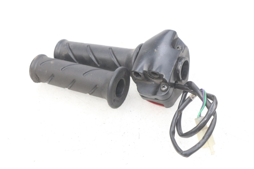 photo de INTERRUPTOR DERECHO PEUGEOT LUDIX 50 (2008 - 2017) - Zoom estado de uso