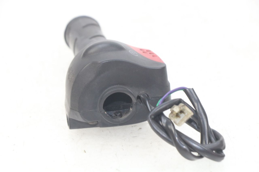 photo de INTERRUPTOR DERECHO PEUGEOT LUDIX 50 (2008 - 2017) - Otra perspectiva