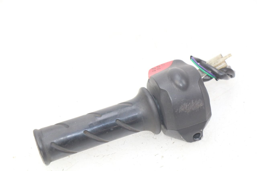 photo de INTERRUPTOR DERECHO PEUGEOT LUDIX 50 (2008 - 2017) - Primer plano técnico