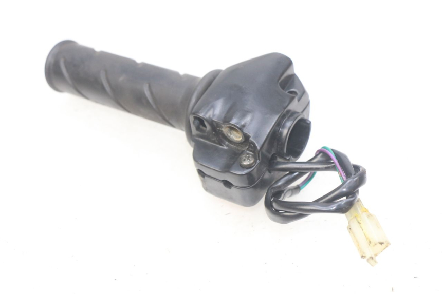 photo de INTERRUPTOR DERECHO PEUGEOT LUDIX 50 (2005 - 2007) - Otra perspectiva