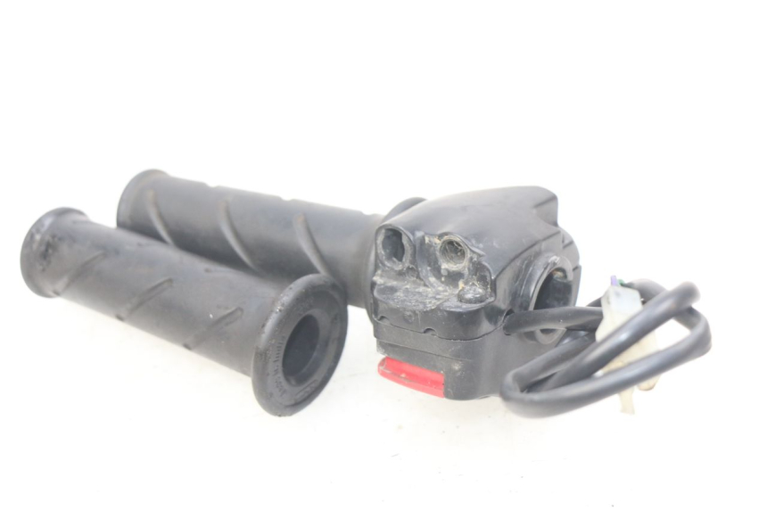 photo de INTERRUPTOR DERECHO PEUGEOT LUDIX 50 (2008 - 2017) - Zoom estado de uso