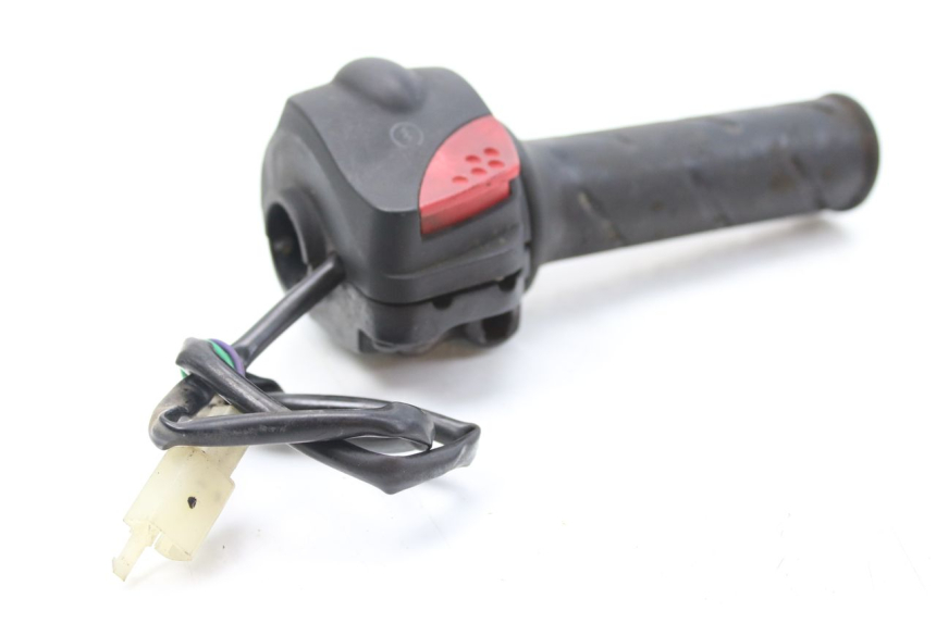 photo de INTERRUPTOR DERECHO PEUGEOT LUDIX 50 (2008 - 2017) - Primer plano técnico