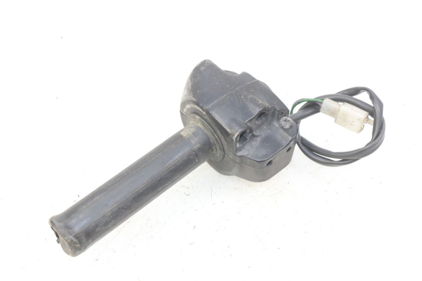 photo de INTERRUPTOR DERECHO PEUGEOT LUDIX 50 (2005 - 2007) - Primer plano técnico