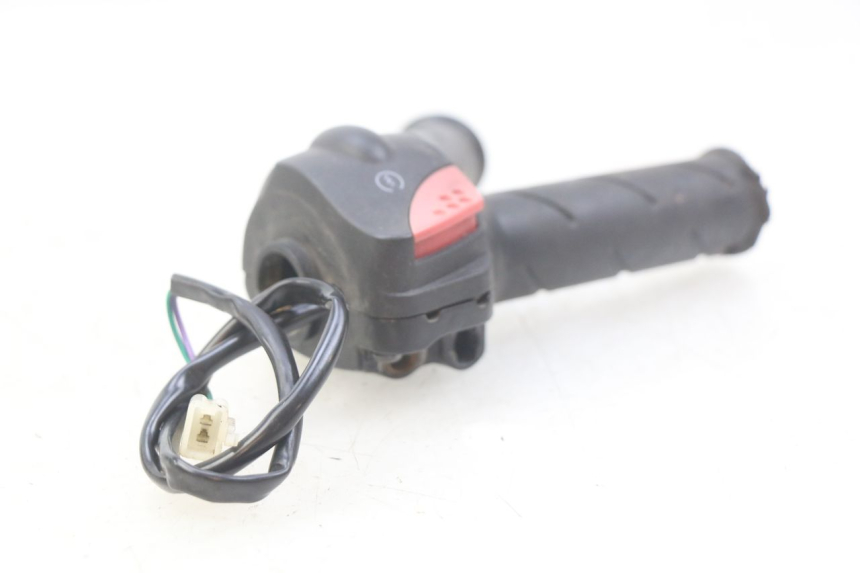 photo de INTERRUPTOR DERECHO PEUGEOT LUDIX 50 (2008 - 2017) - Zoom estado de uso