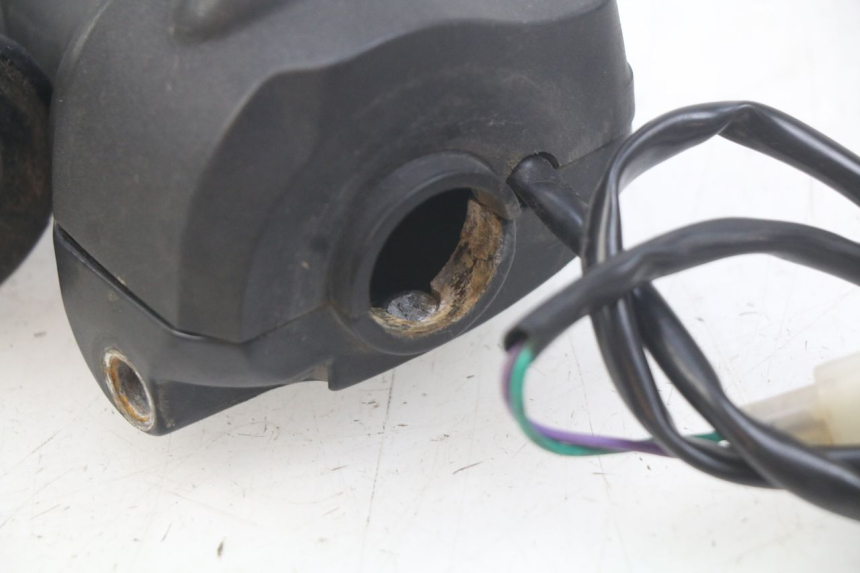 photo de INTERRUPTOR DERECHO PEUGEOT LUDIX 50 (2008 - 2017) - Primer plano técnico