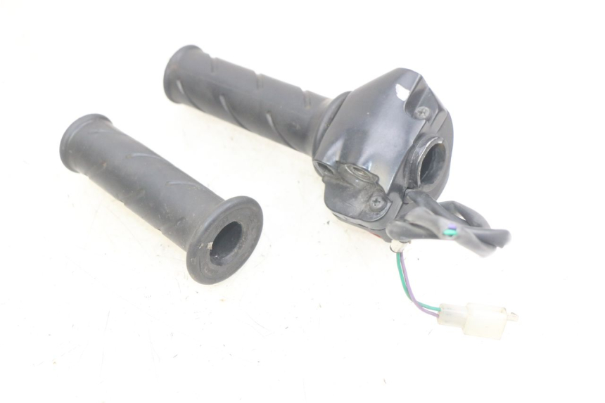 photo de INTERRUPTOR DERECHO PEUGEOT LUDIX 50 (2005 - 2007) - Detalle de la pieza