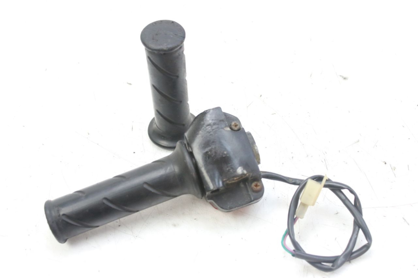 photo de INTERRUPTOR DERECHO PEUGEOT LUDIX 50 (2008 - 2017) - Detalle de la pieza