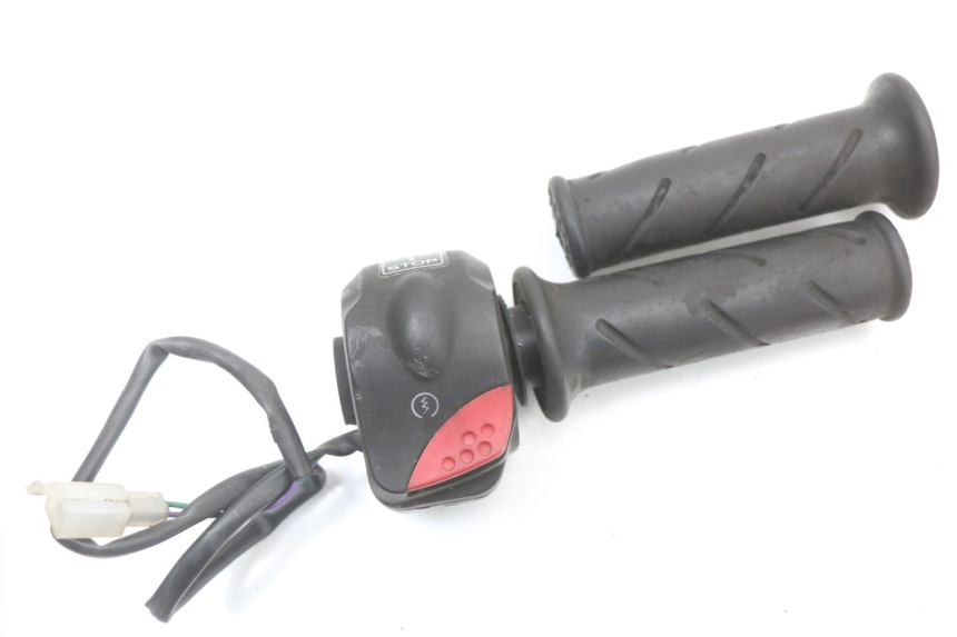 photo de INTERRUPTOR DERECHO PEUGEOT LUDIX 50 (2008 - 2017) - Vista principal