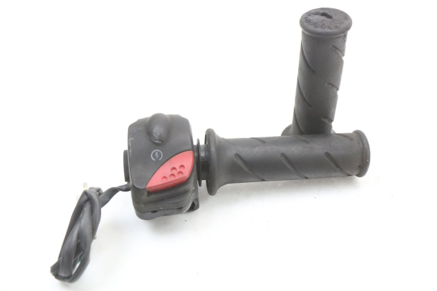 photo de INTERRUPTOR DERECHO PEUGEOT LUDIX 50 (2008 - 2017) - Detalle de la pieza