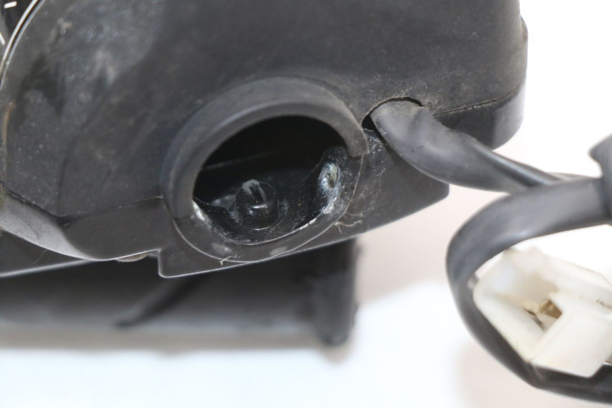 photo de INTERRUPTOR DERECHO PEUGEOT LUDIX 50 (2008 - 2017) - Estado de la superficie y material