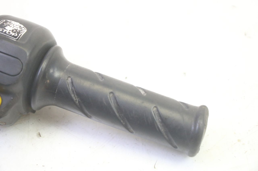 photo de INTERRUPTOR DERECHO PEUGEOT LUDIX 50 (2008 - 2017) - Zoom estado de uso