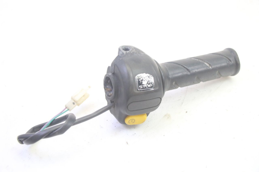 photo de INTERRUPTOR DERECHO PEUGEOT LUDIX 50 (2008 - 2017) - Otra perspectiva