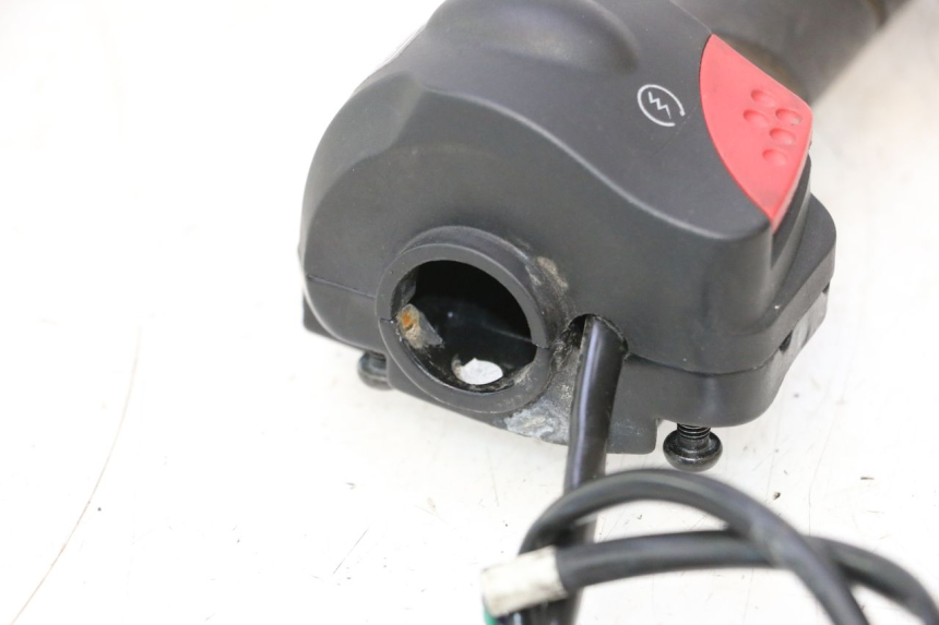 photo de INTERRUPTOR DERECHO PEUGEOT LUDIX 50 (2008 - 2017) - Vista general del producto