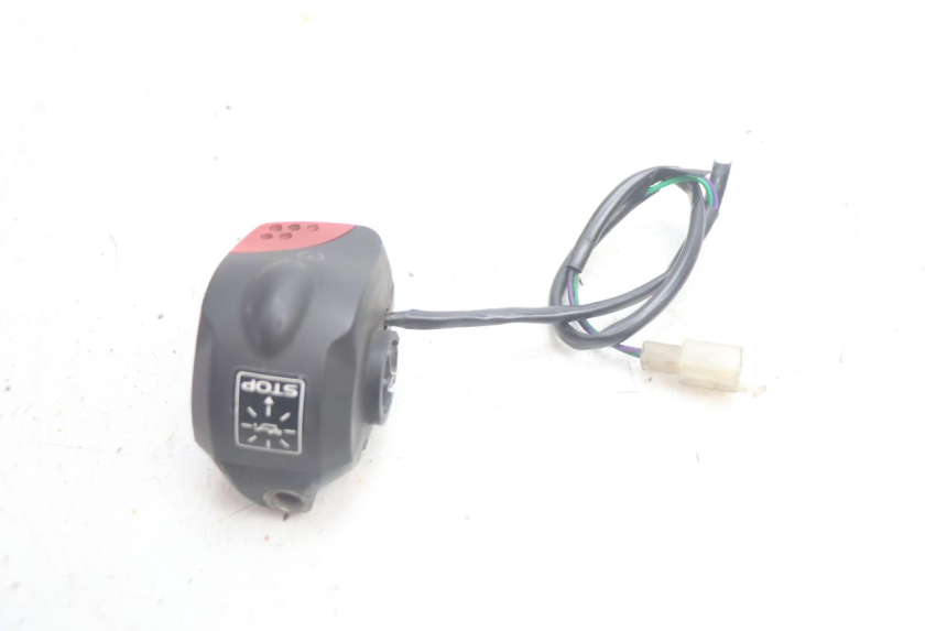 photo de INTERRUPTOR DERECHO PEUGEOT LUDIX 50 (2005 - 2007) - Zoom estado de uso