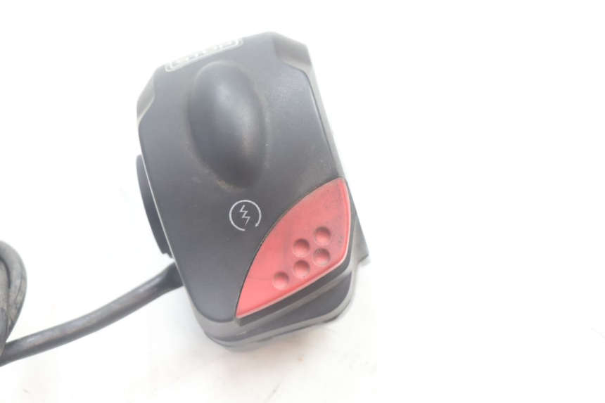photo de CONMUTADOR DERECHA PEUGEOT LUDIX PRO 2T 50 (2010 - 2017) - Detalle de la pieza