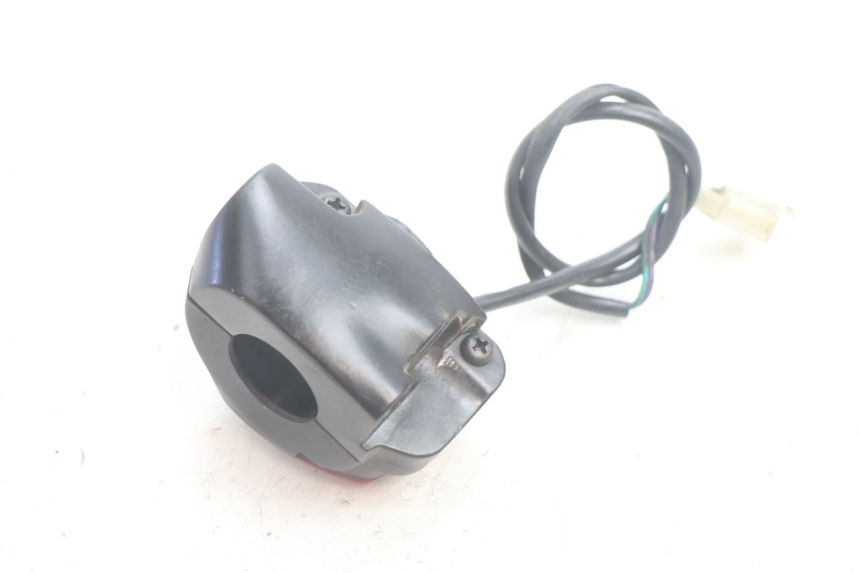 photo de CONMUTADOR DERECHA PEUGEOT LUDIX PRO 2T 50 (2010 - 2017) - Primer plano técnico