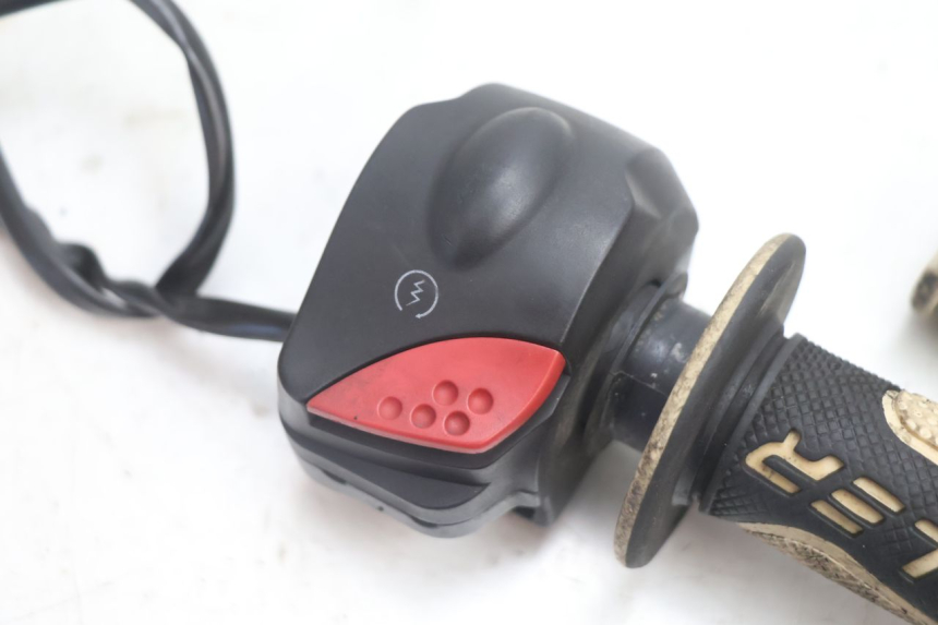 photo de INTERRUPTOR DERECHO PEUGEOT LUDIX SNAKE 2T 50 (2004 - 2014) - Detalle de la pieza