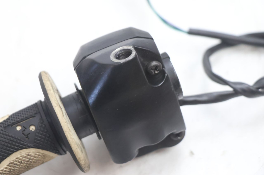 photo de INTERRUPTOR DERECHO PEUGEOT LUDIX SNAKE 2T 50 (2004 - 2014) - Recambio usado revisado
