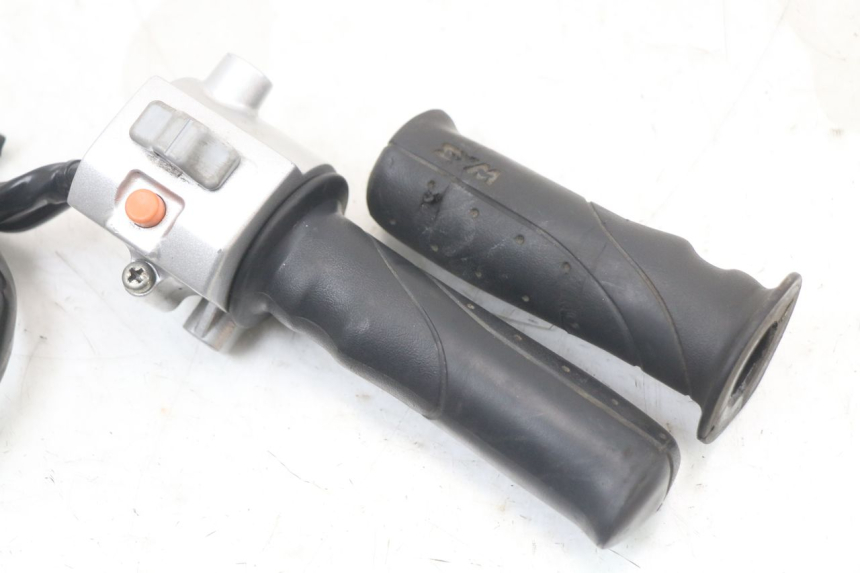 photo de INTERRUPTOR DERECHO SYM MIO 50 (2011 - 2017) - Detalle de la pieza