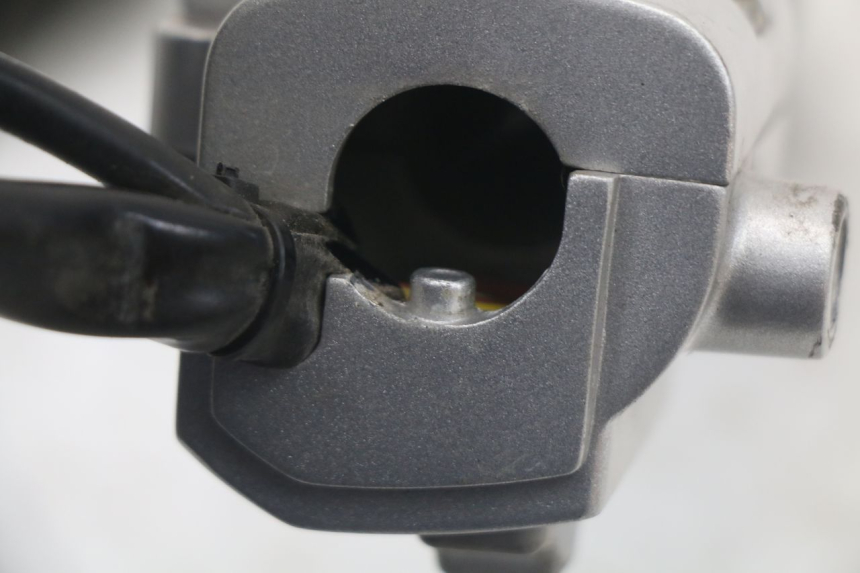 photo de INTERRUPTOR DERECHO SYM MIO 50 (2011 - 2017) - Estado de la superficie y material