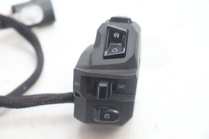 photo de CONMUTADOR DERECHA PIAGGIO MP3 HPE 530 (2022 - 2026) - Detalle de la pieza