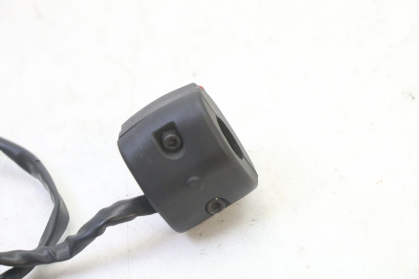 photo de CONMUTADOR DERECHA RIEJU MRT 50 (2018 - 2021) - Detalles de los puntos de fijación