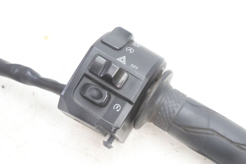 photo de CONMUTADOR DERECHA YAMAHA N-MAX NMAX 125 (2021 - 2024) - Detalle de la pieza