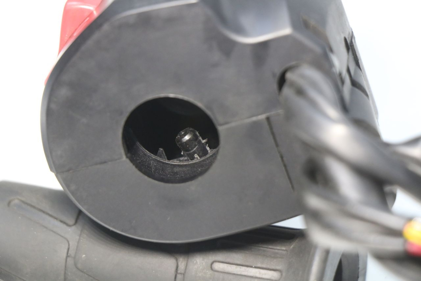 photo de CONMUTADOR DERECHA KAWASAKI NINJA 400 (2018 - 2023) - Estado de la superficie y material