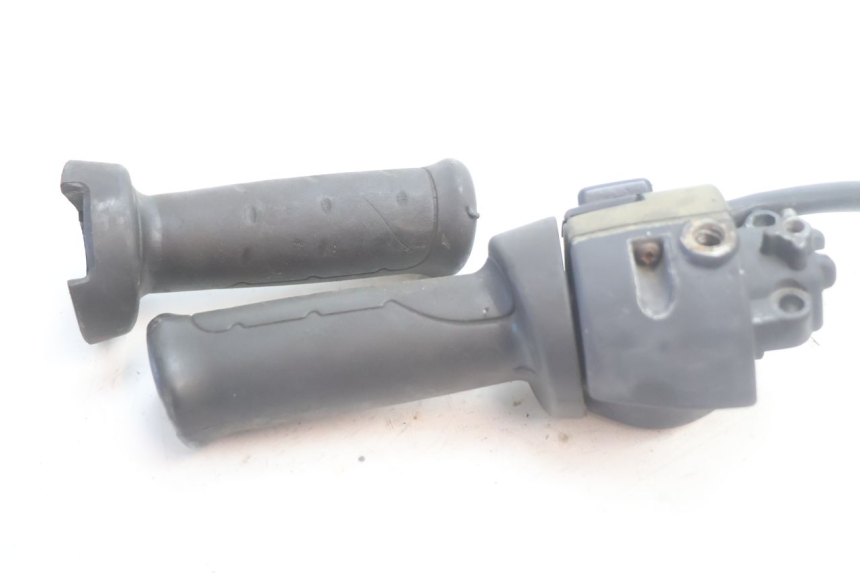 photo de CONMUTADOR DERECHA MBK NITRO 50 (2004 - 2008) - Primer plano técnico