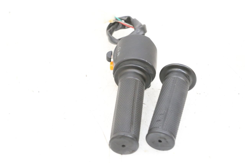 photo de CONMUTADOR DERECHA JM MOTORS OLDIES 4T 50 (2010 - 2020) - Detalles de los puntos de fijación