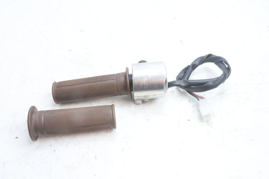 photo de CONMUTADOR DERECHA JM MOTORS OLDIES 4T 50 (2010 - 2020) - Primer plano técnico