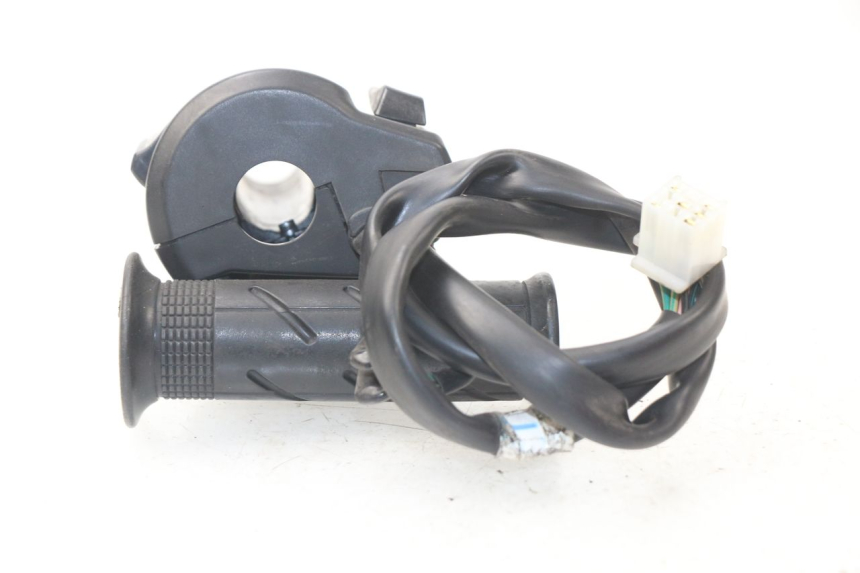 photo de INTERRUPTOR DERECHO HONDA PCX (JF47) 125 (2012 - 2013) - Zoom estado de uso