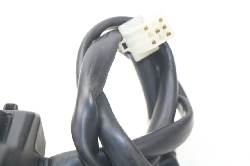 photo de INTERRUPTOR DERECHO HONDA PCX (JF47) 125 (2012 - 2013) - Primer plano técnico