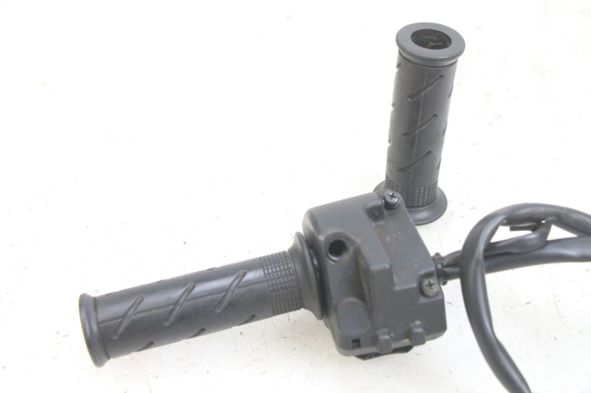 photo de INTERRUPTOR DERECHO HONDA PCX (JF47) 125 (2012 - 2013) - Zoom estado de uso