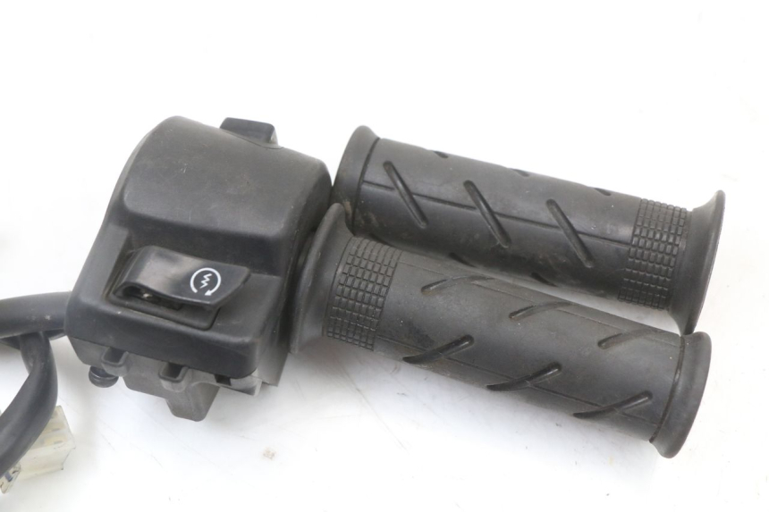 photo de INTERRUPTOR DERECHO HONDA PCX (JF47) 125 (2012 - 2013) - Detalle de la pieza