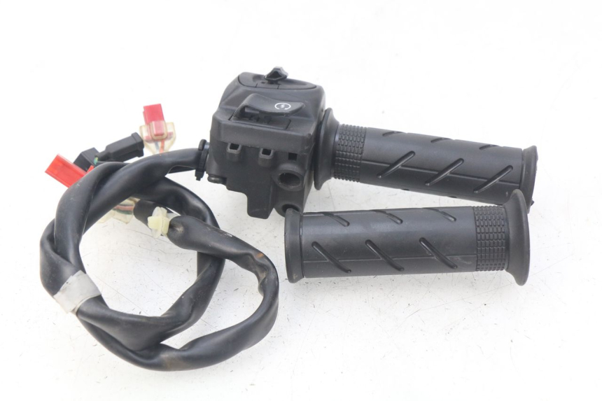 photo de CONMUTADOR DERECHA HONDA PCX (JF57/JF64) 125 (2014 - 2018) - Estado de la superficie y material